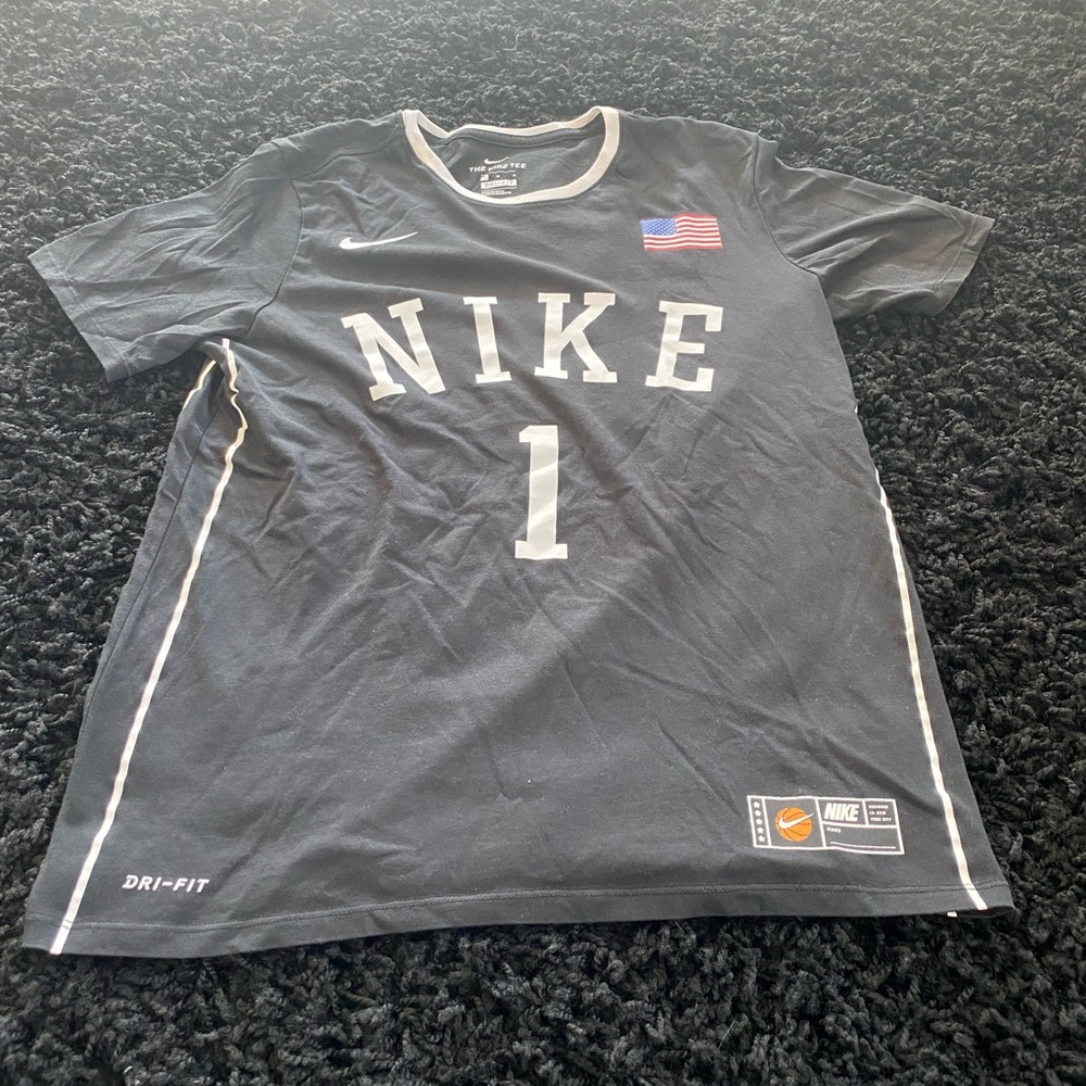 🏀 Nike Dri-fit Tee 🇺🇸
